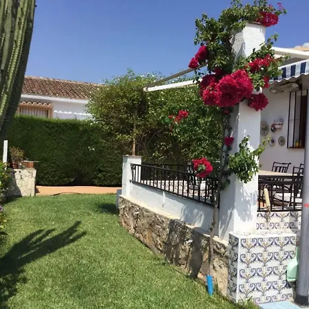Holiday home Met Verwarmd Prive Zwembad