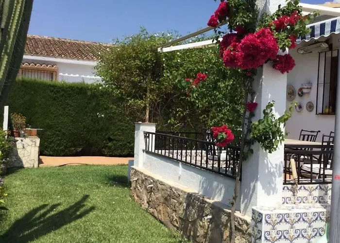 Holiday home Met Verwarmd Prive Zwembad